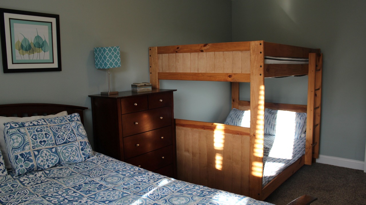 Photo of Bedroom in Lakeside Estates