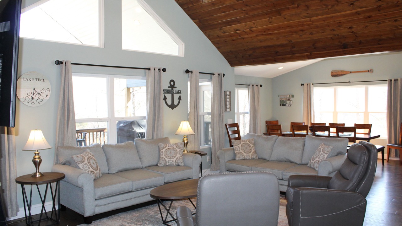 Photo of Livingroom in Lakeside Estates