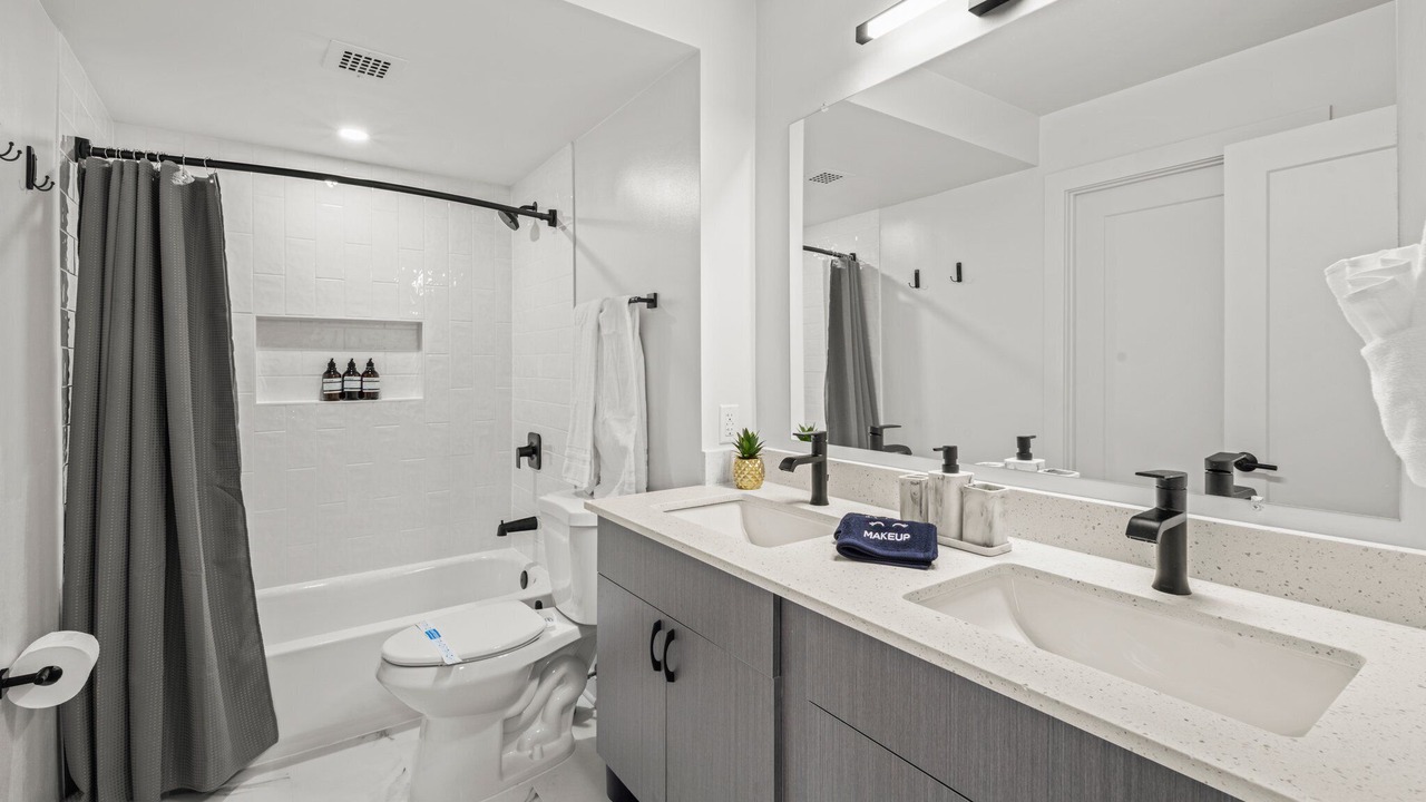 Photo of Bathroom in Aurora Highlands