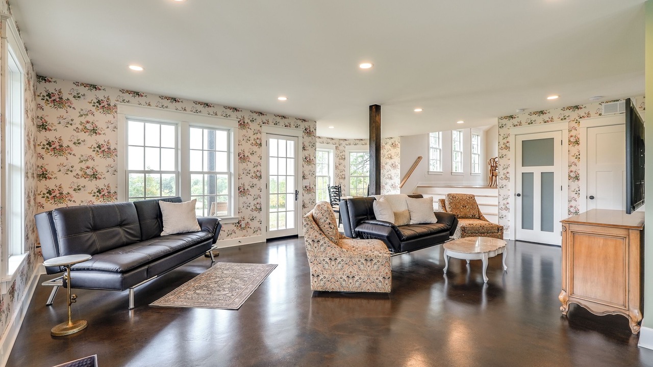 Photo of Livingroom in Peninsula