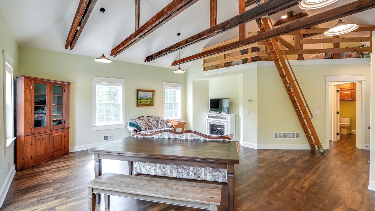 Photo of Livingroom in Peninsula