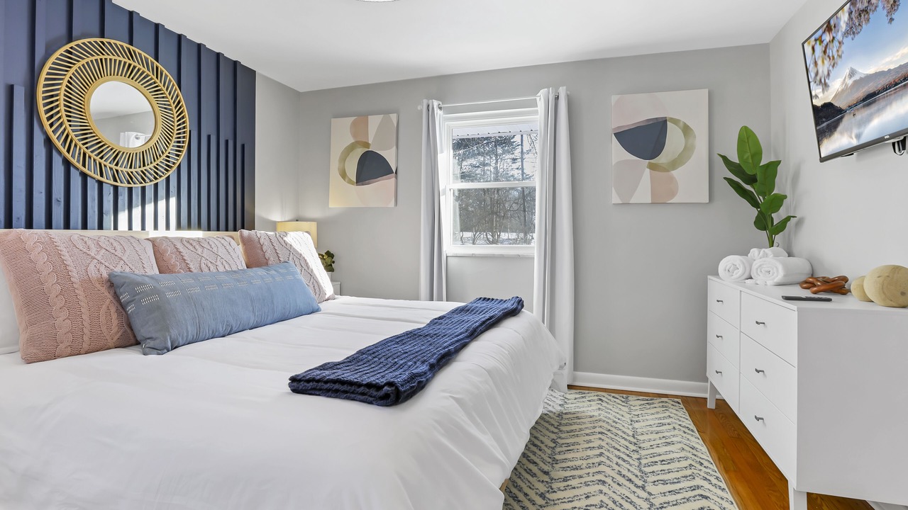 Photo of Bedroom in Sharon Heights