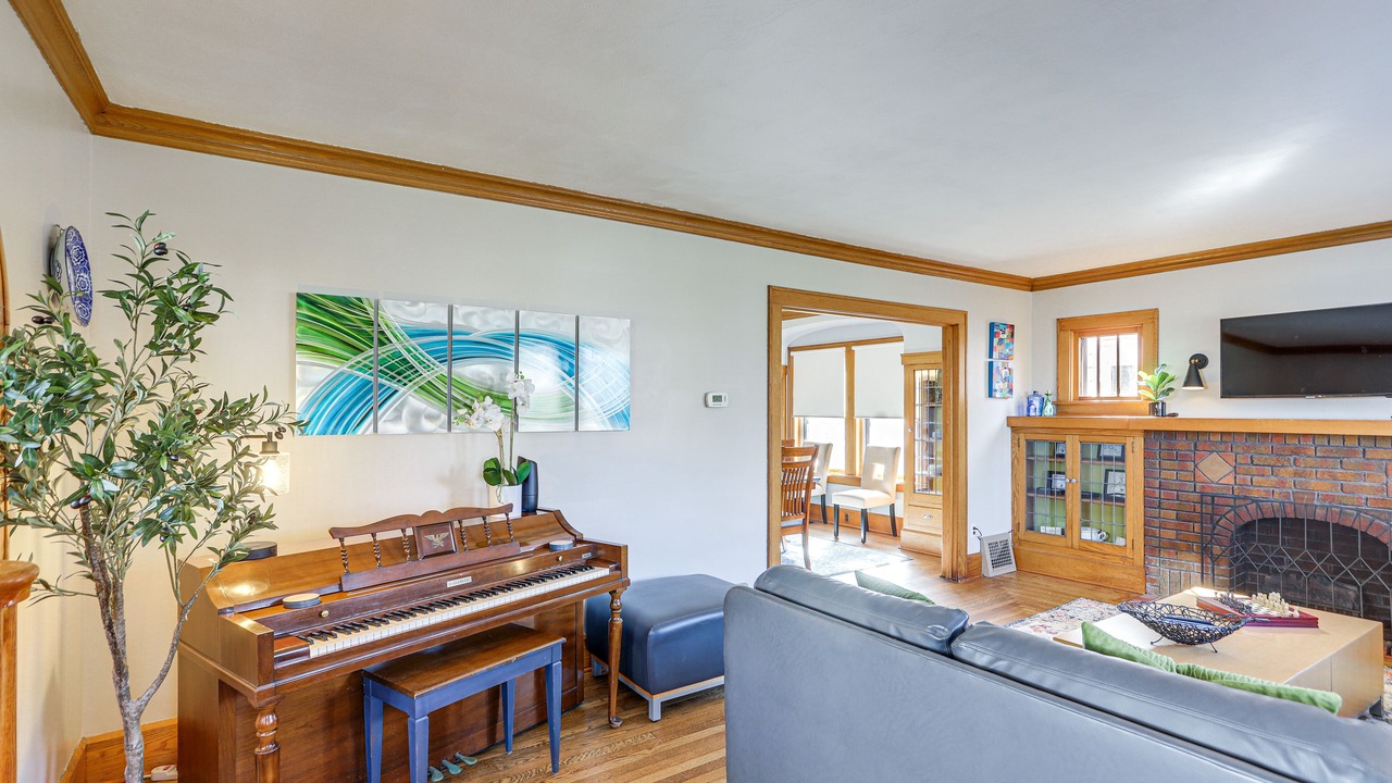 Photo of Livingroom in Lorain