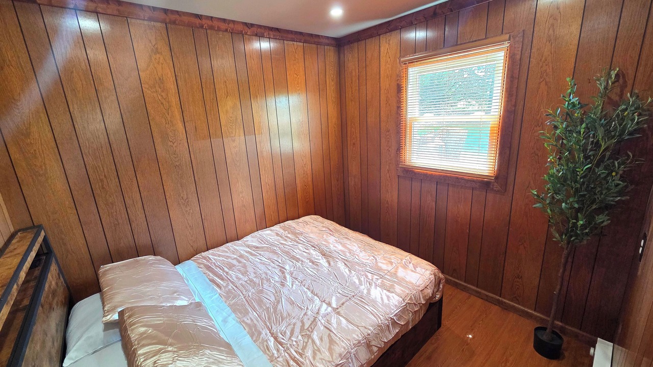Photo of Bedroom in Beach Lake