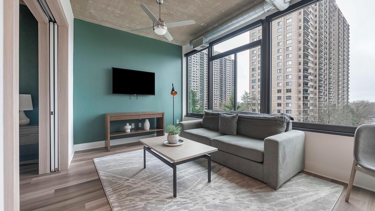 Photo of Livingroom in Baileys Crossroads