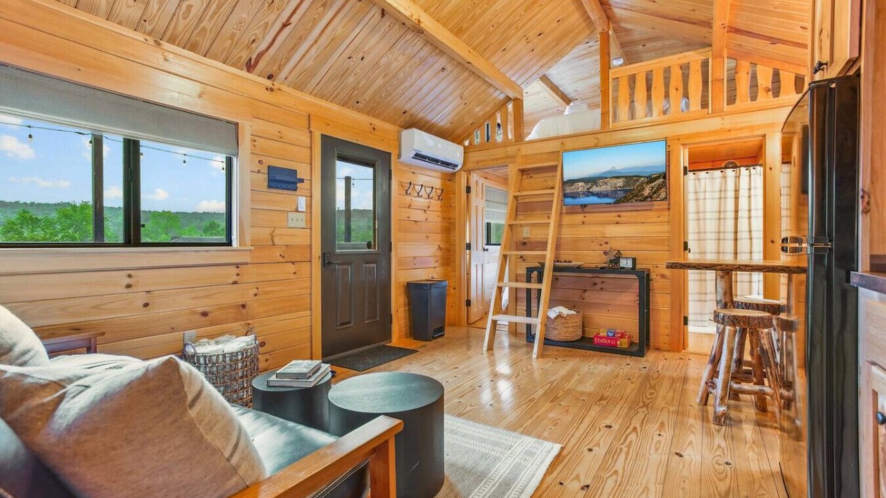 Photo of Livingroom in Shippenville