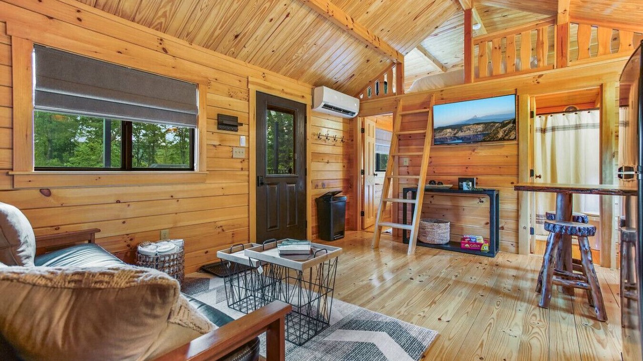 Photo of Livingroom in Shippenville