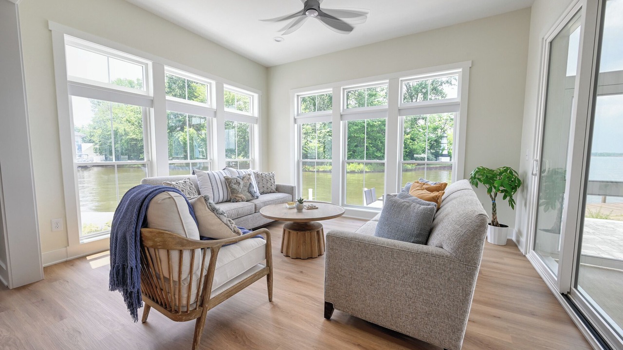 Photo of Livingroom in Summit Station
