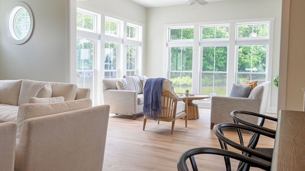 Photo of Livingroom in Summit Station