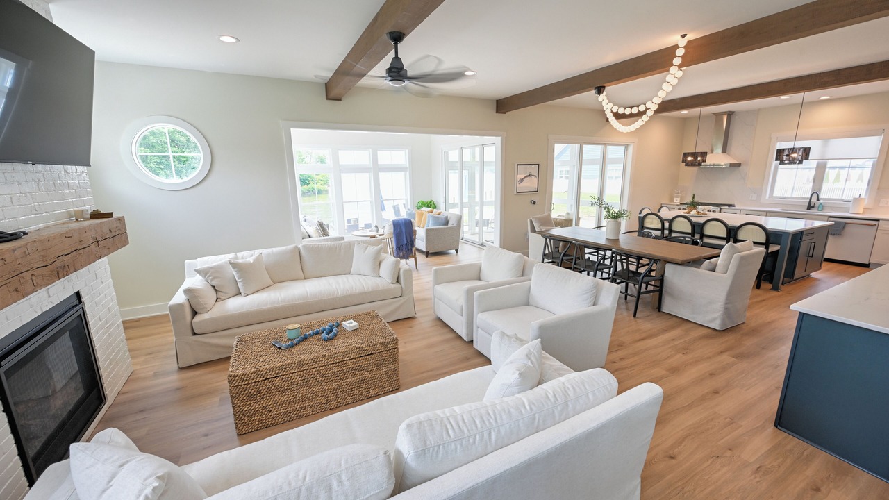 Photo of Livingroom in Summit Station