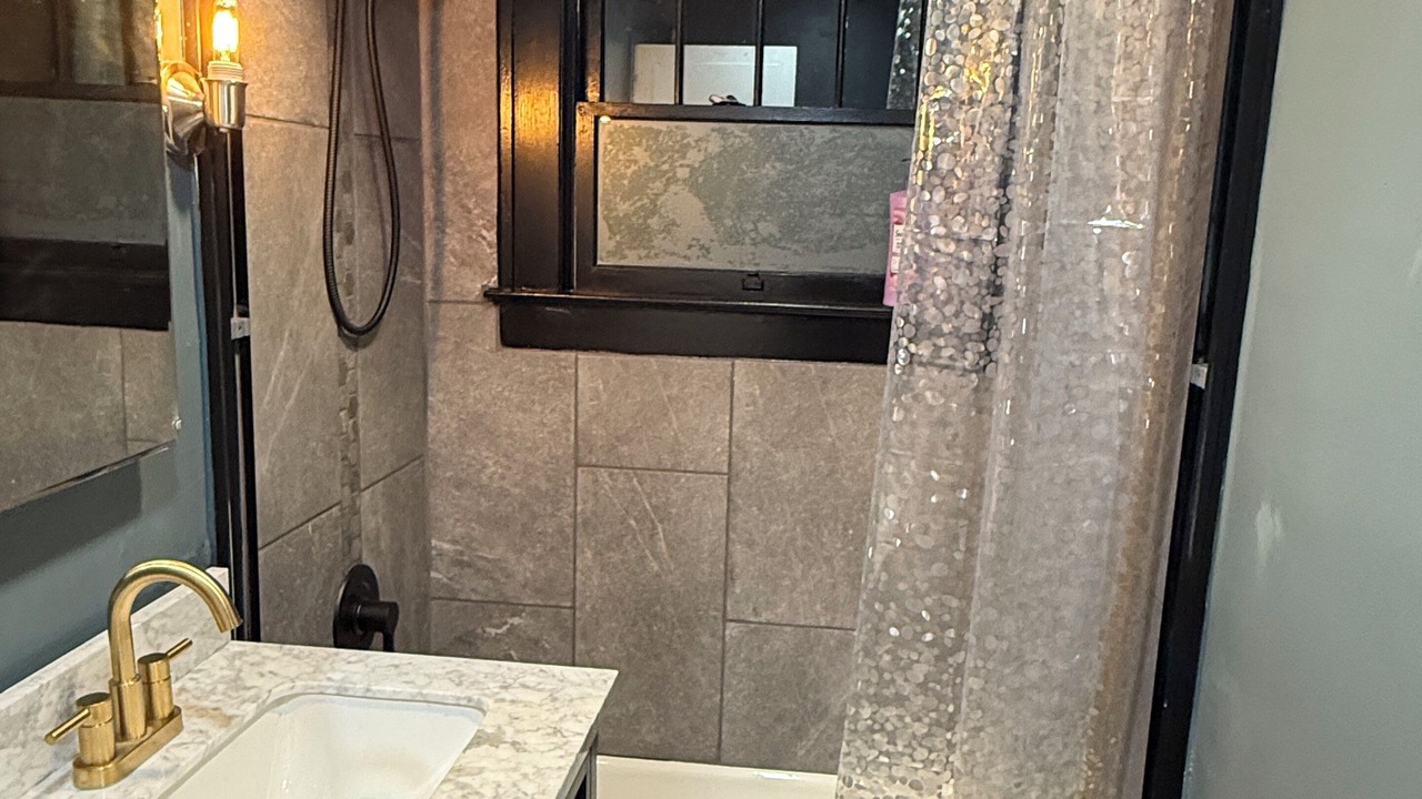 Photo of Bathroom in Warren