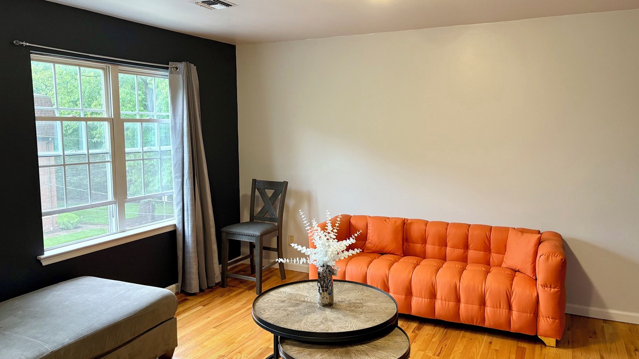 Photo of Livingroom in Forest Hill