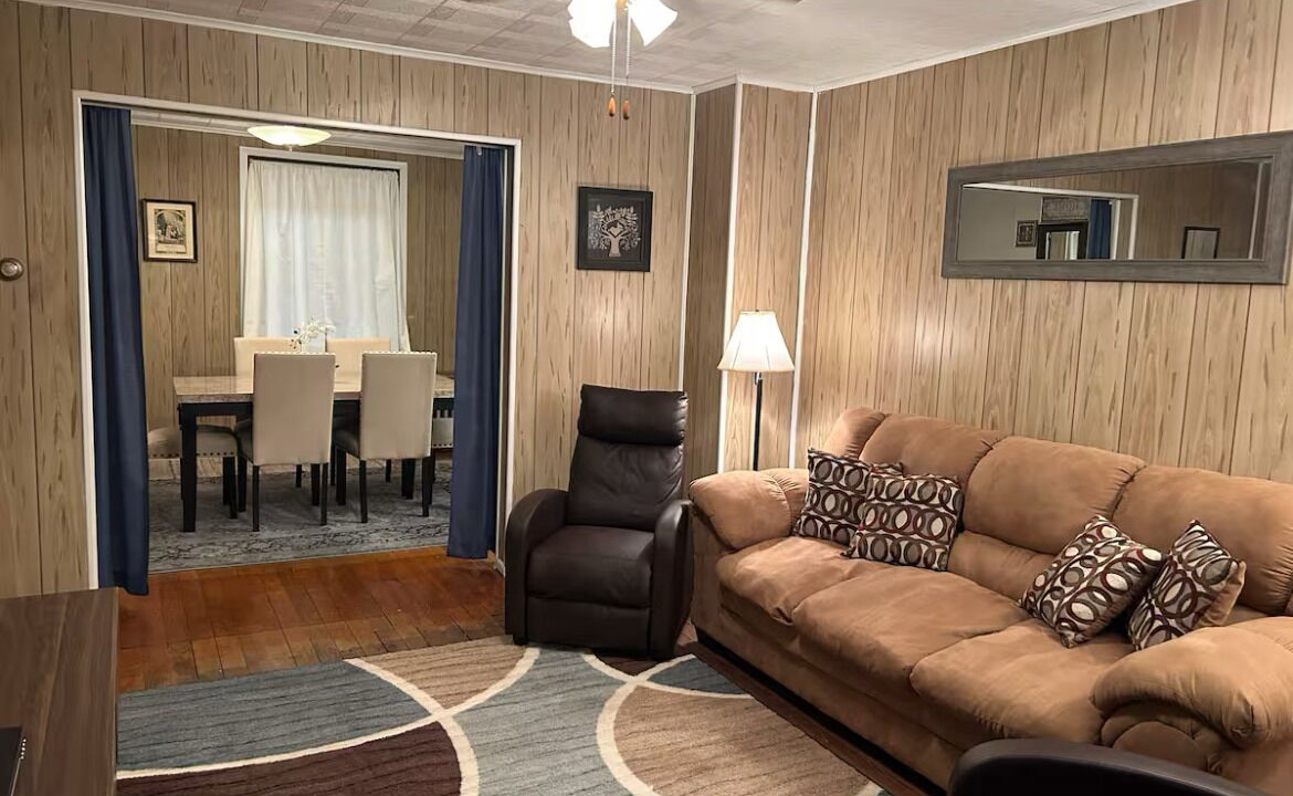 Photo of Livingroom in Coaldale