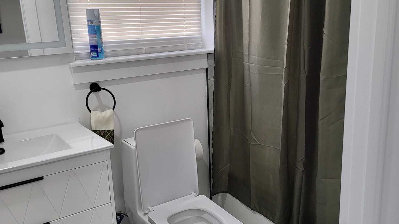 Photo of Bathroom in Weequahic