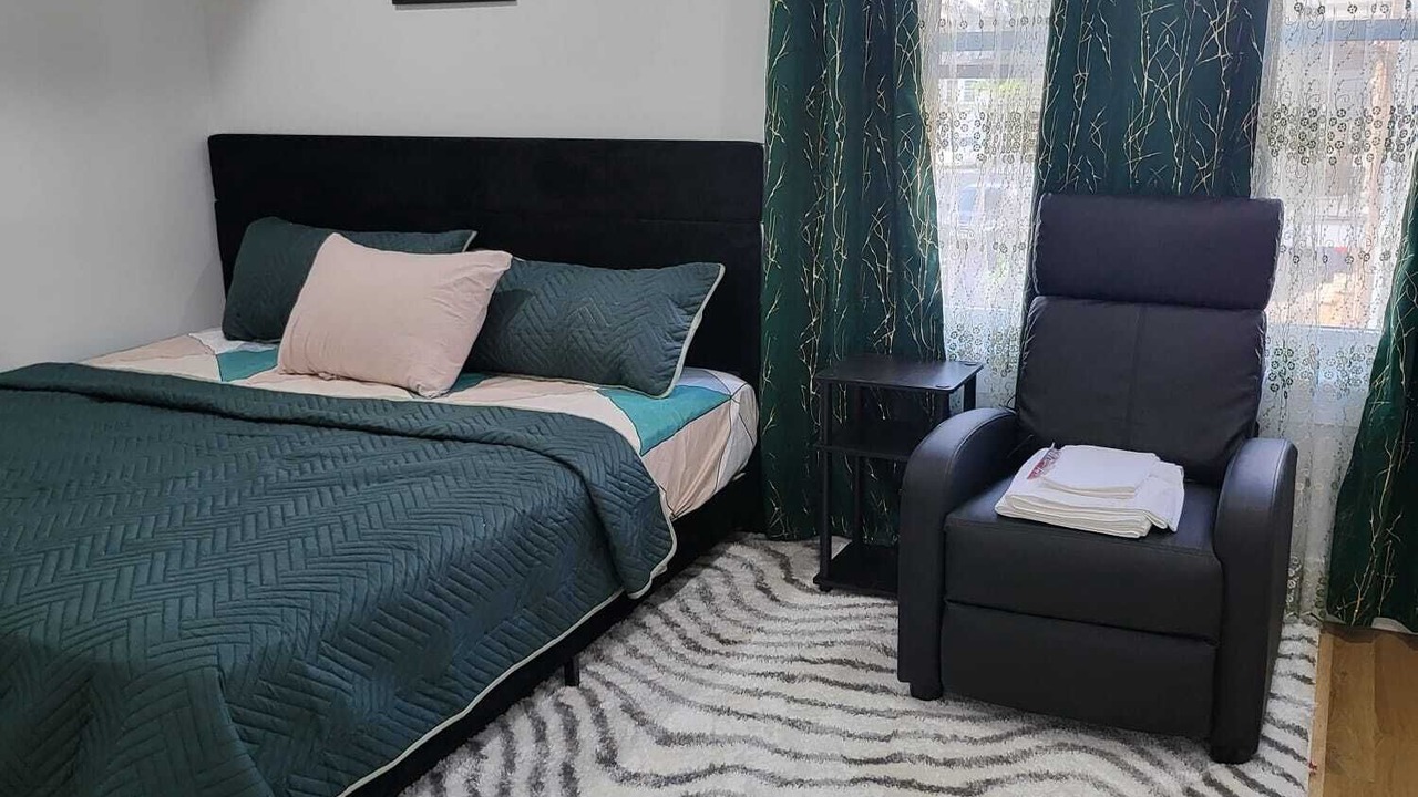 Photo of Bedroom in Weequahic