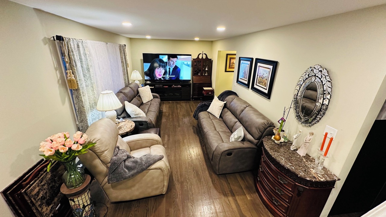 Photo of Livingroom in Yardville-Groveville