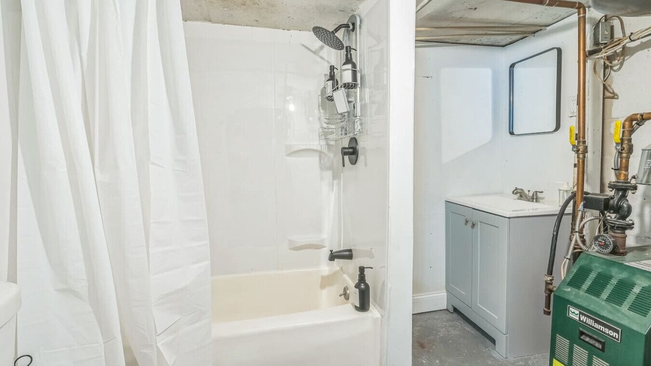 Photo of Bathroom in Wilkinsburg