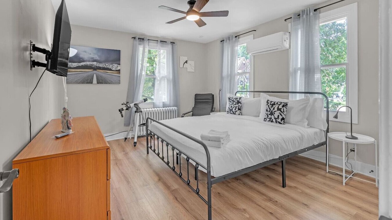 Photo of Bedroom in Wilkinsburg