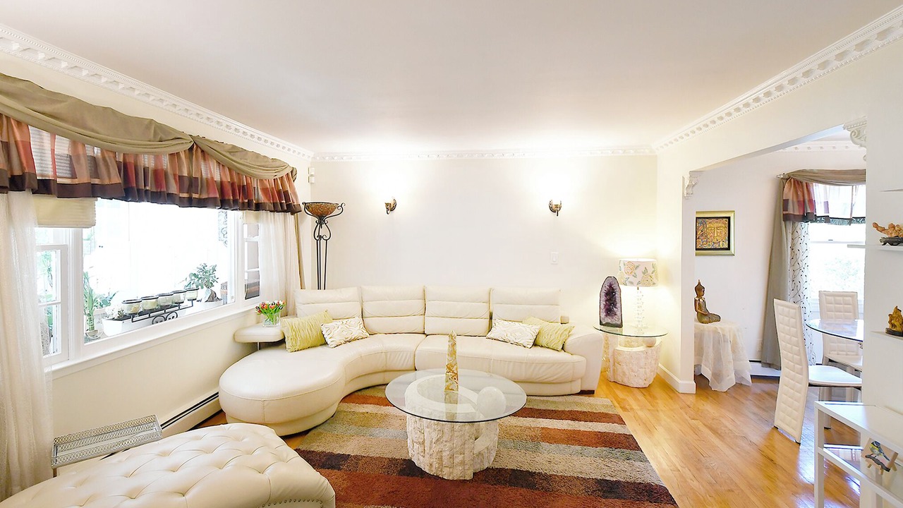 Photo of Livingroom in Roslyn