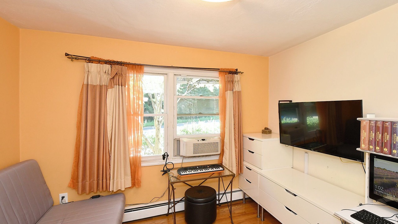 Photo of Livingroom in Roslyn