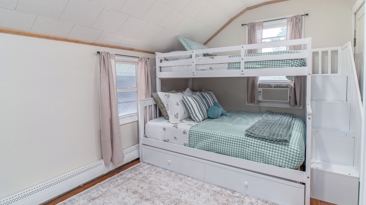 Photo of Bedroom in Jamestown