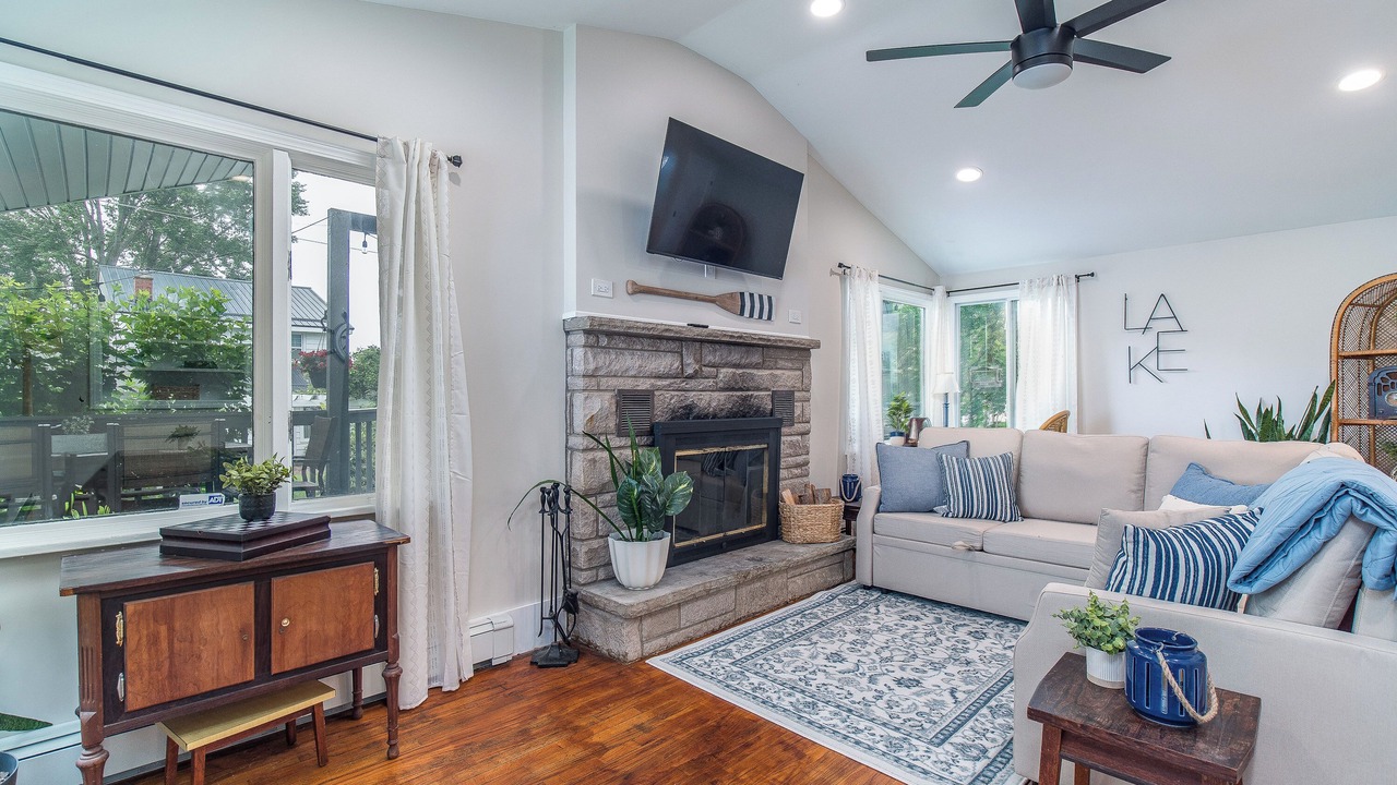 Photo of Livingroom in Jamestown