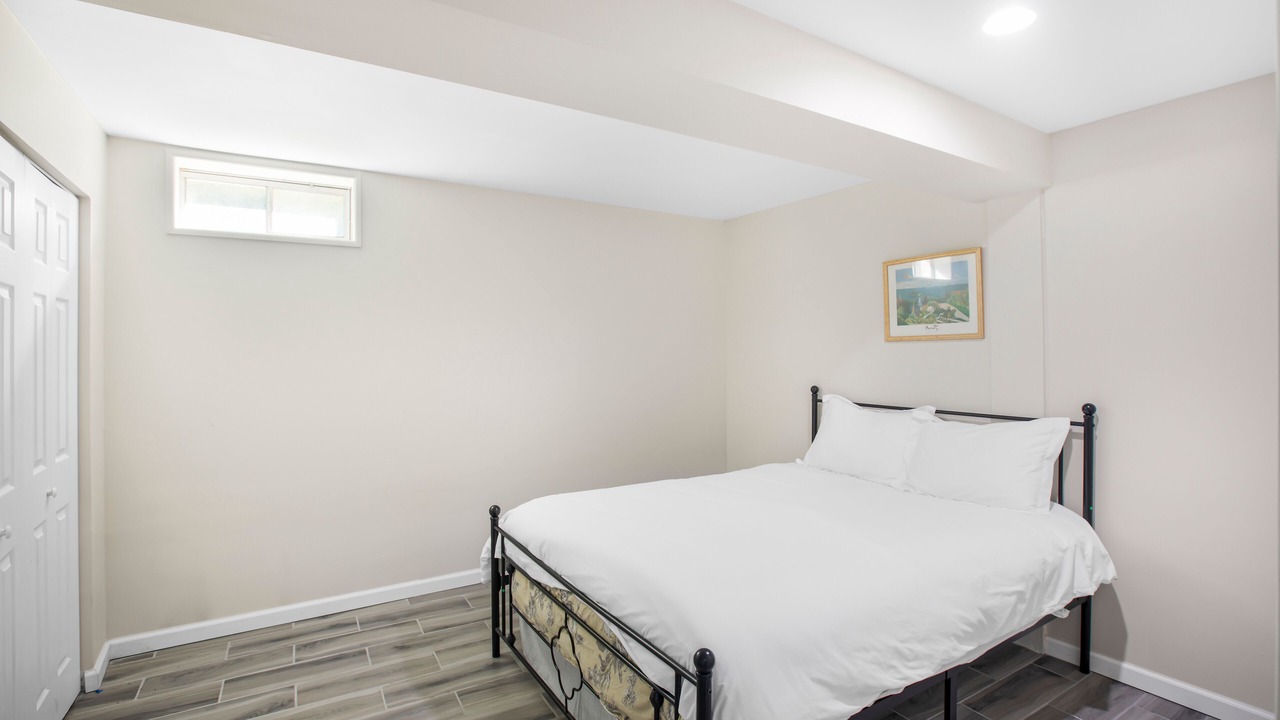 Photo of Bedroom in Adelphi