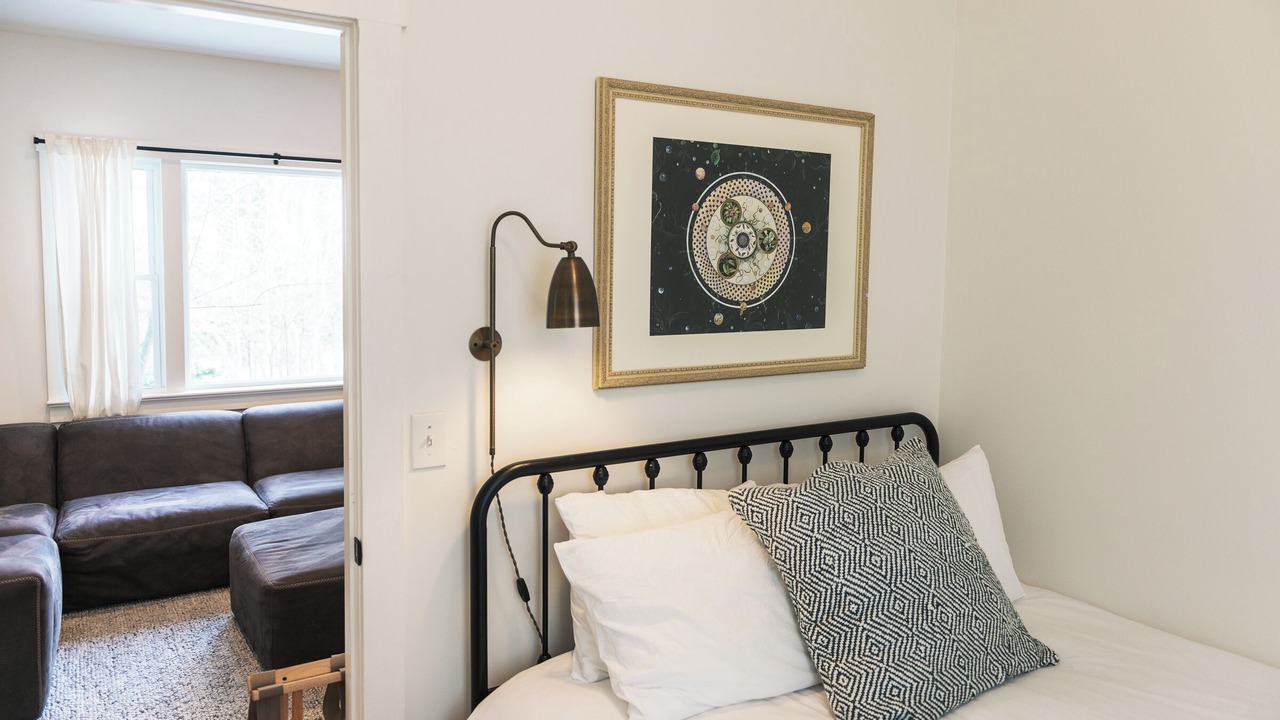 Photo of Bedroom in Woodridge