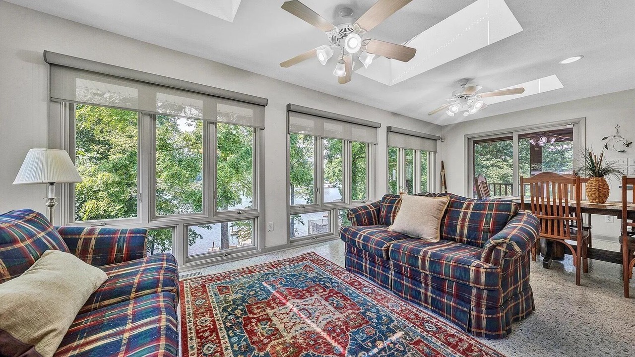 Photo of Livingroom in Westlake Corner