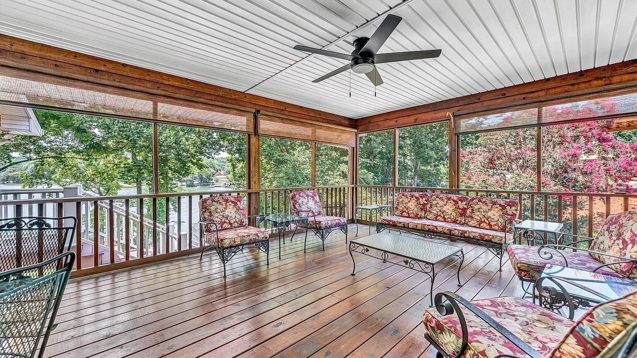 Photo of Livingroom in Westlake Corner