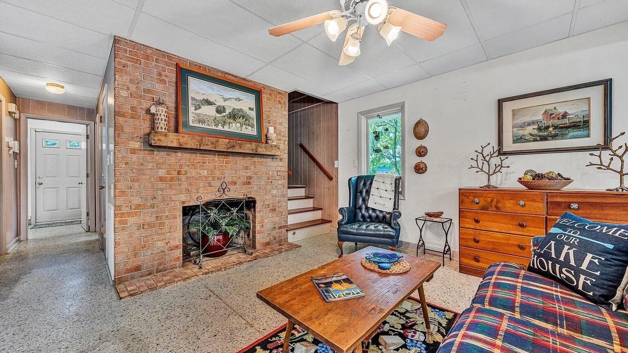 Photo of Livingroom in Westlake Corner