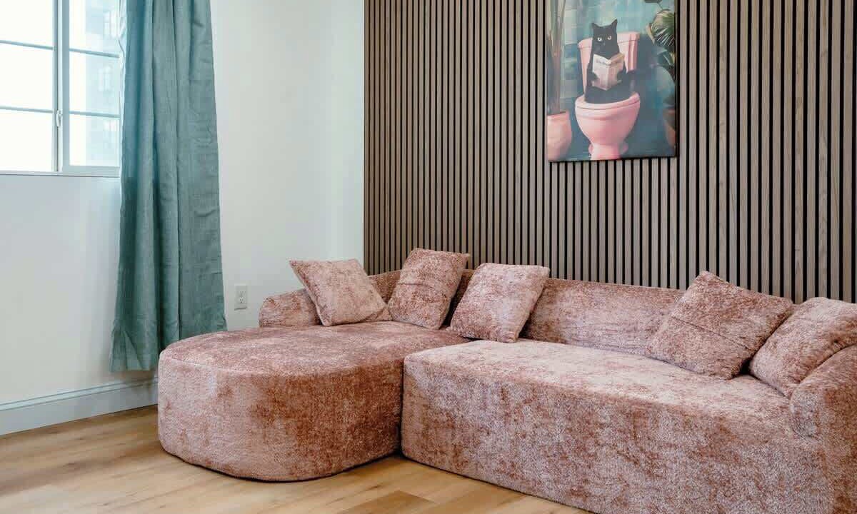 Photo of Livingroom in West Poplar
