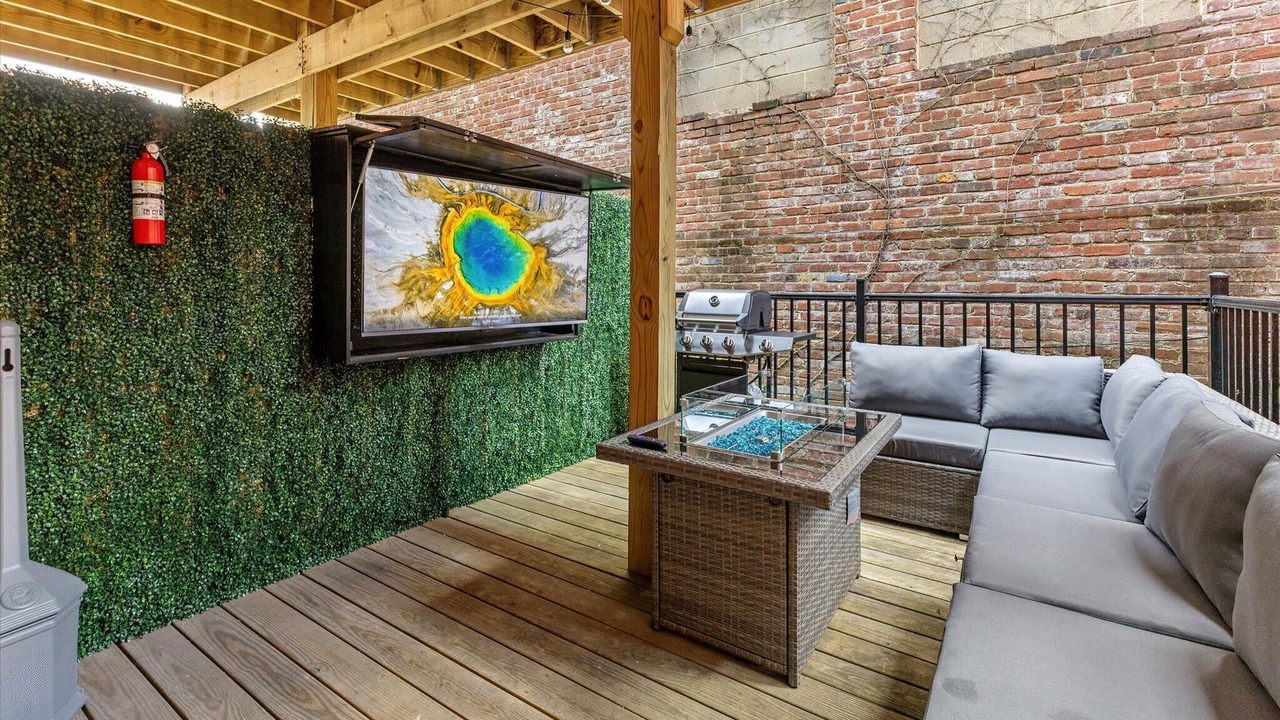 Photo of Patio Balcony in Lockerbie Square