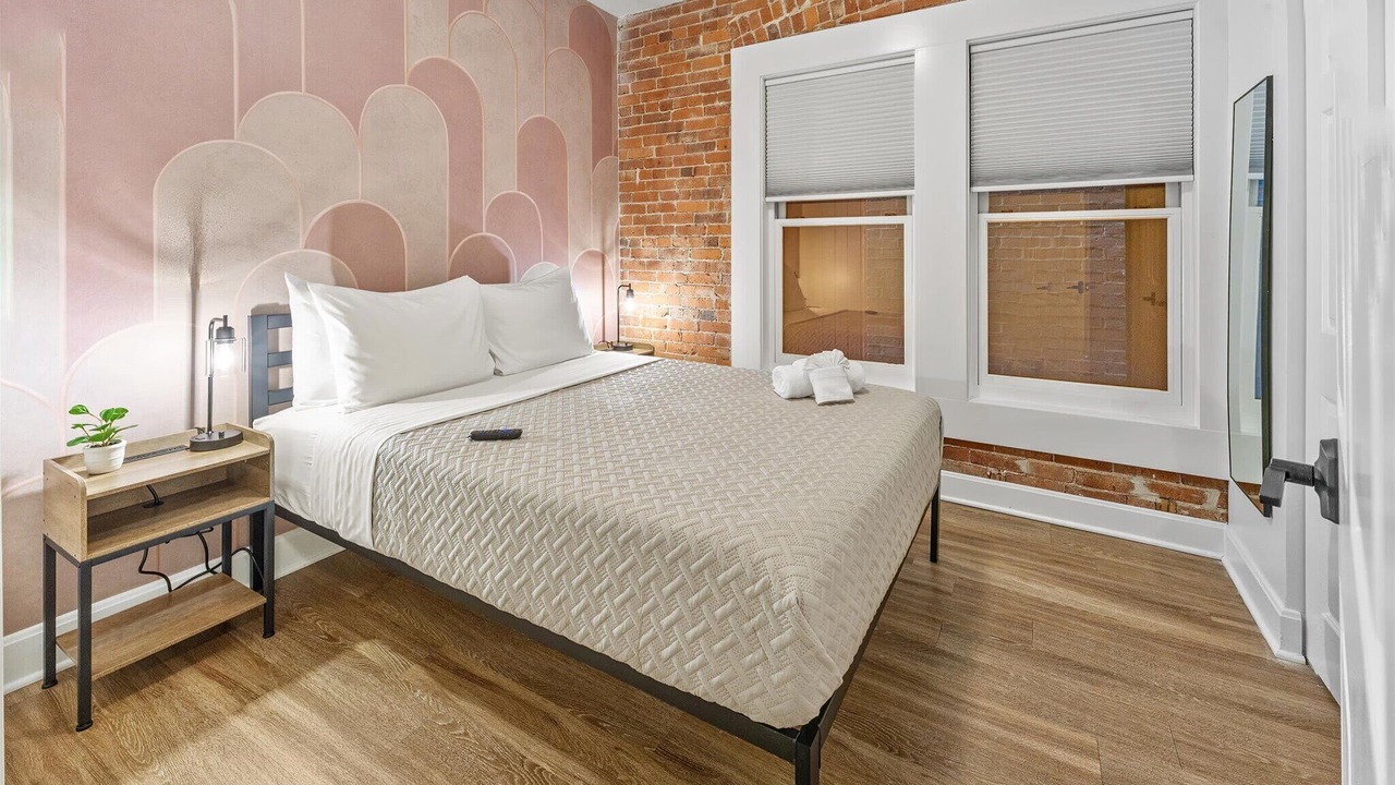 Photo of Bedroom in Lockerbie Square