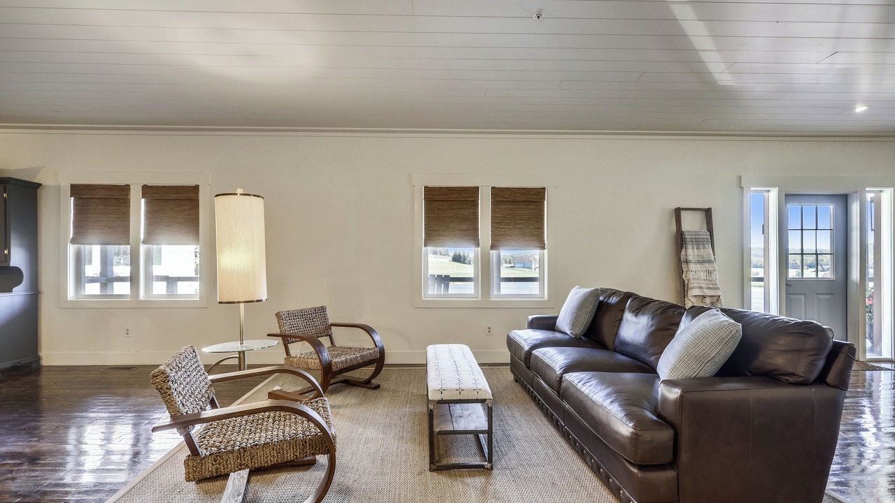 Photo of Livingroom in North Glade Hills