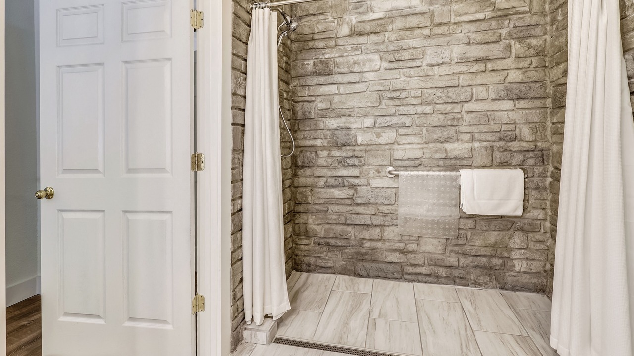 Photo of Bathroom in North Glade Hills