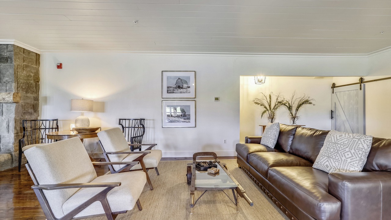 Photo of Livingroom in North Glade Hills