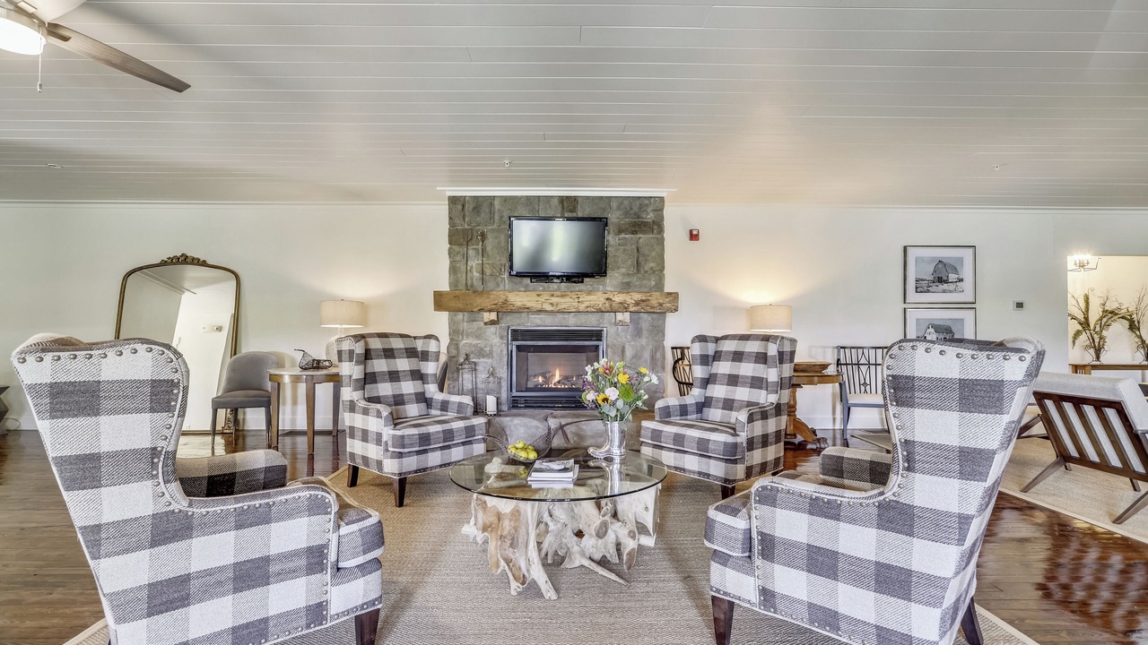 Photo of Livingroom in North Glade Hills
