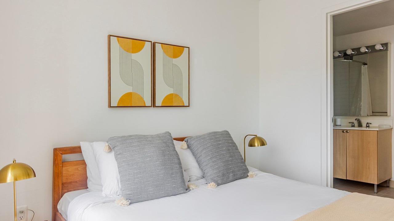 Photo of Bedroom in Hunters Point