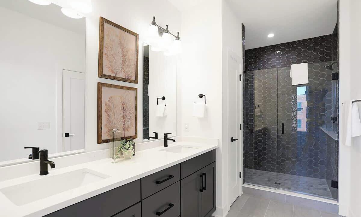 Photo of Bathroom in Lockerbie Square