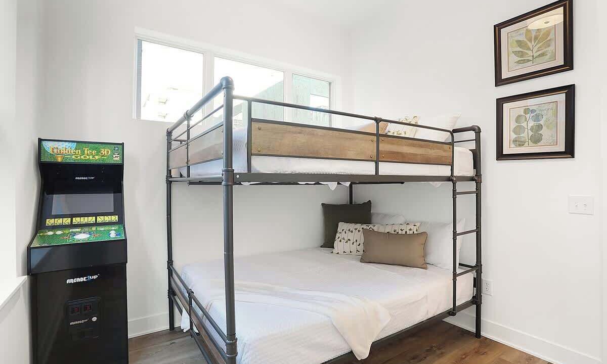Photo of Bedroom in Lockerbie Square