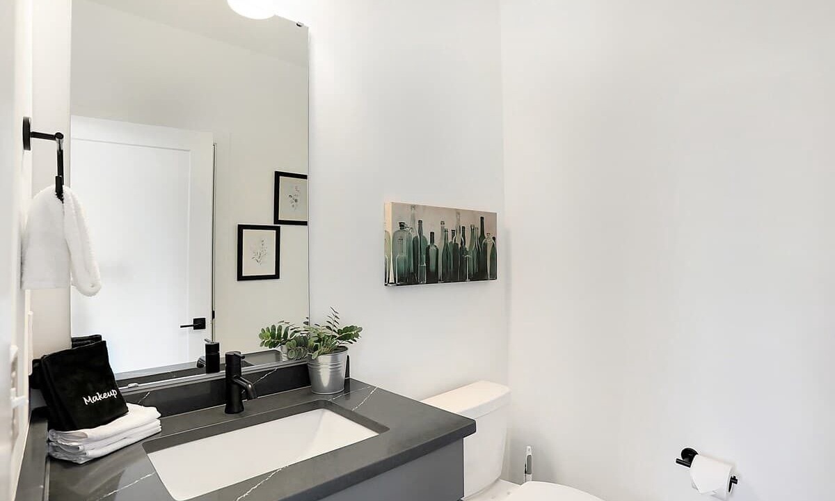 Photo of Bathroom in Lockerbie Square