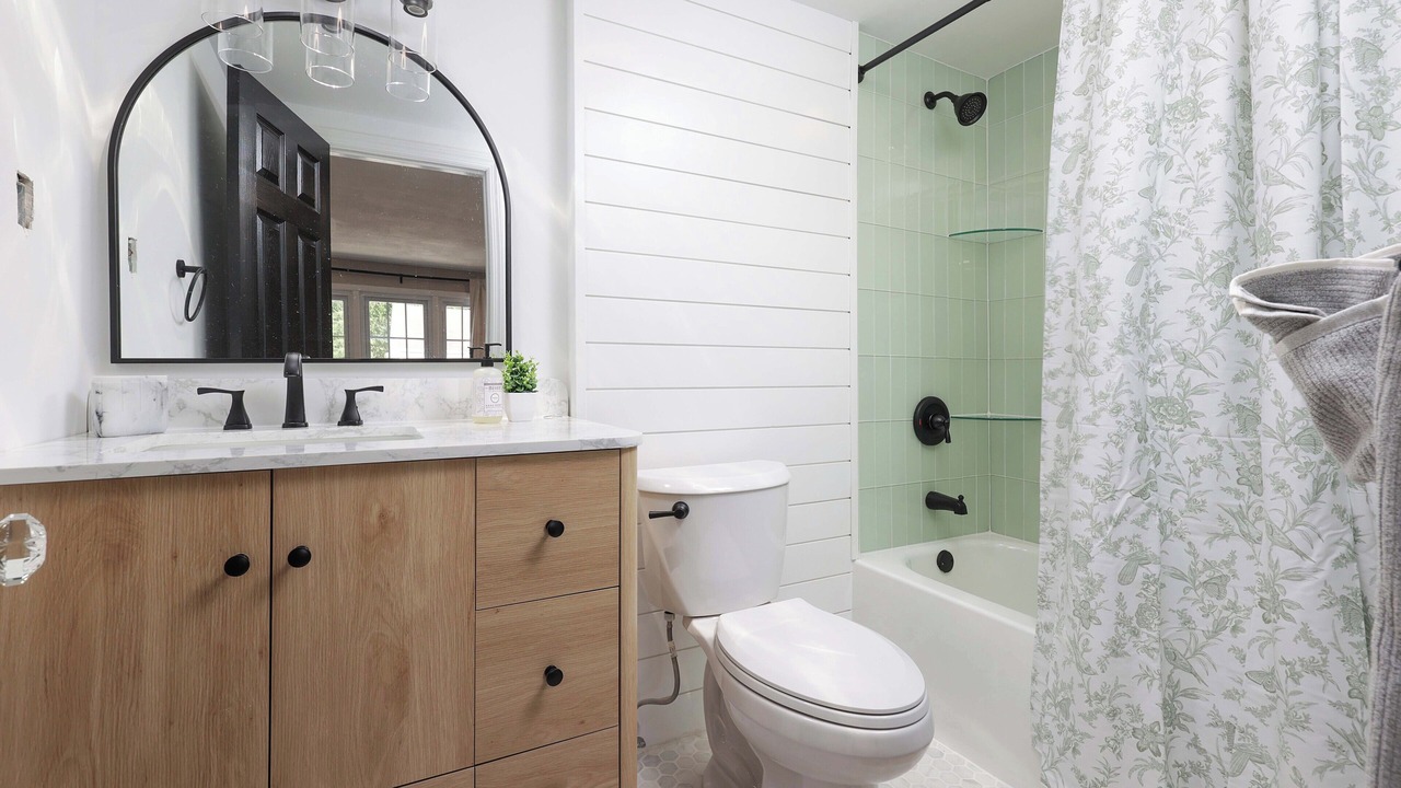 Photo of Bathroom in Brick