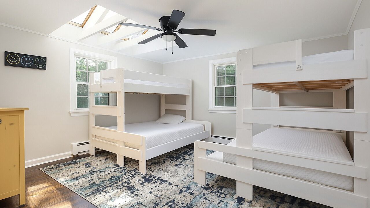 Photo of Bedroom in Brick