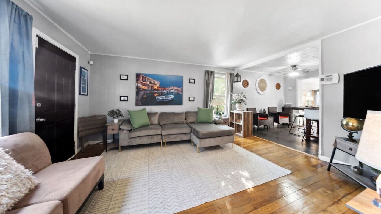 Photo of Livingroom in Euclid