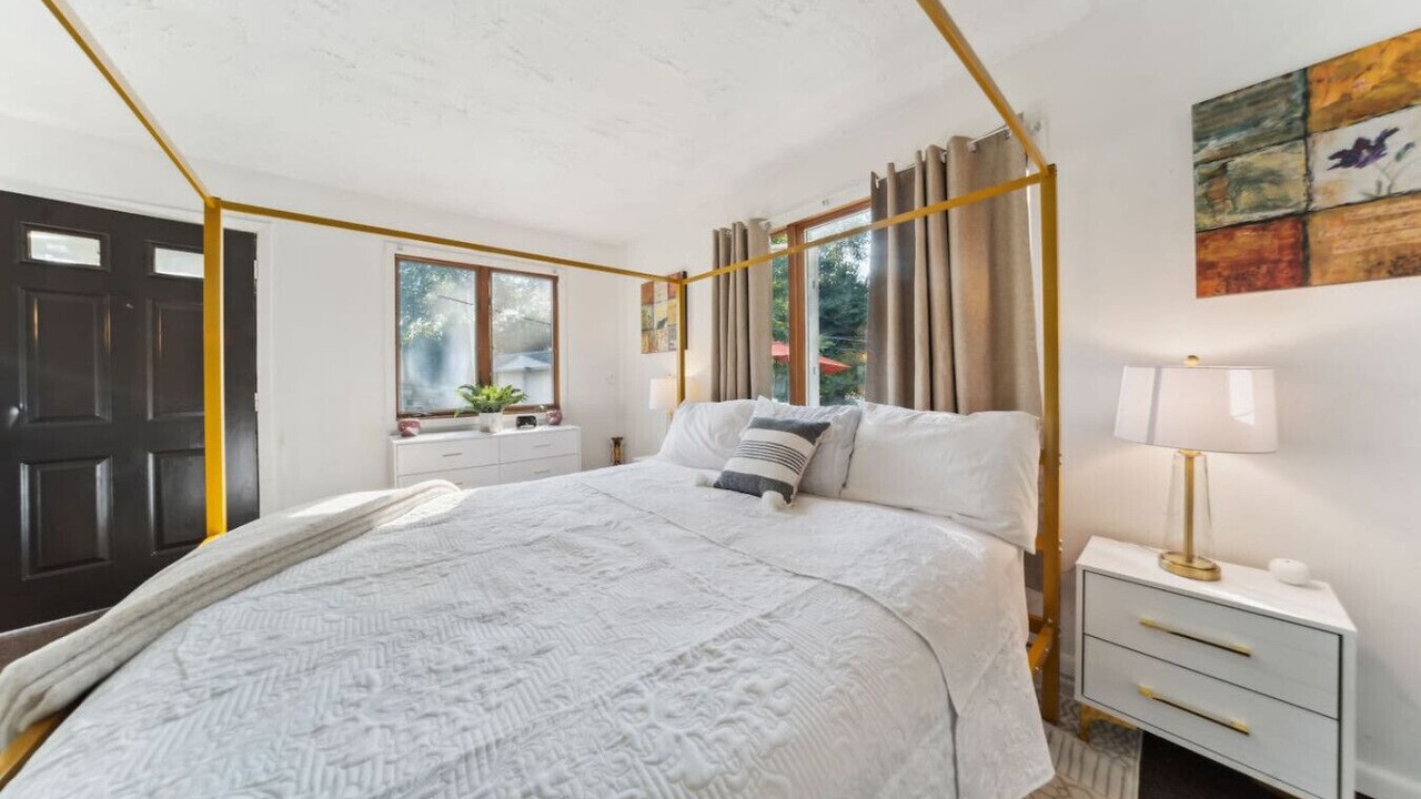 Photo of Bedroom in Euclid