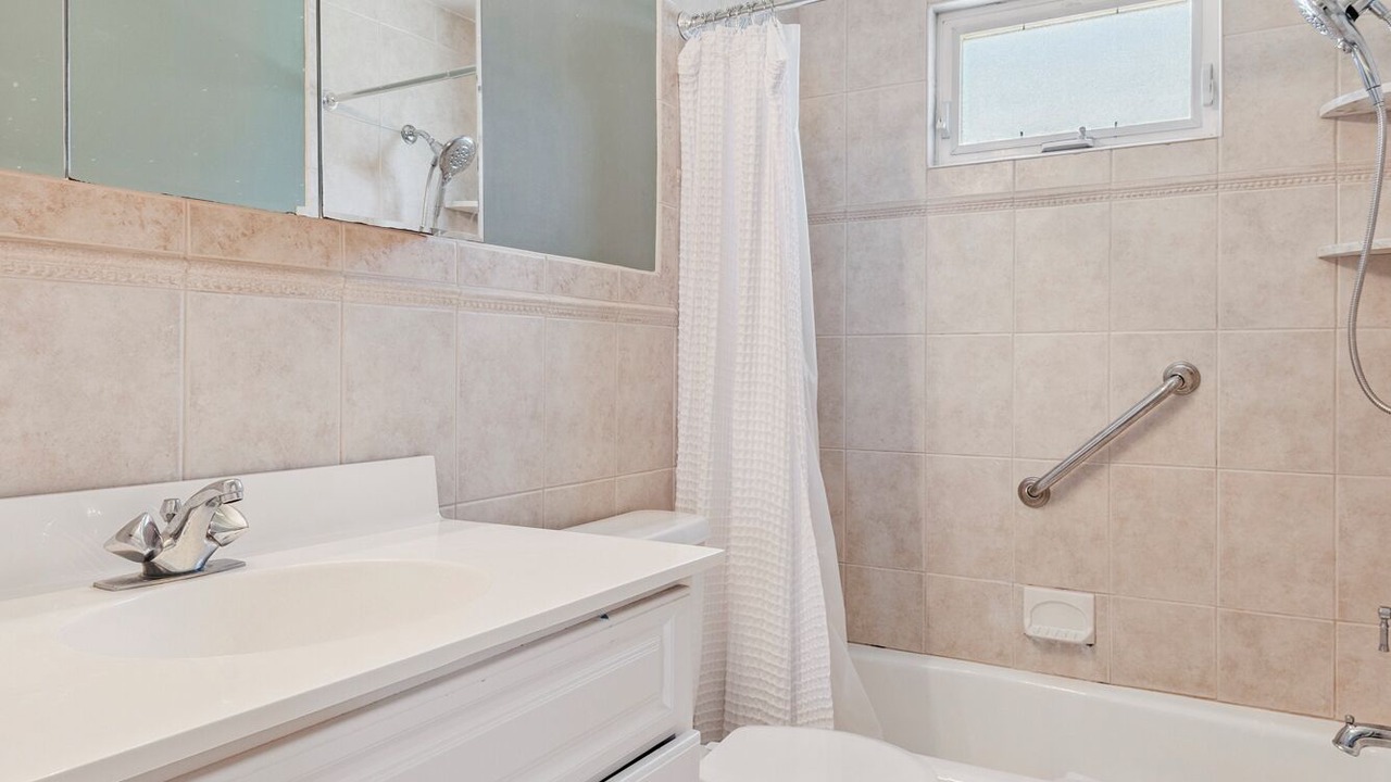 Photo of Bathroom in Avalon