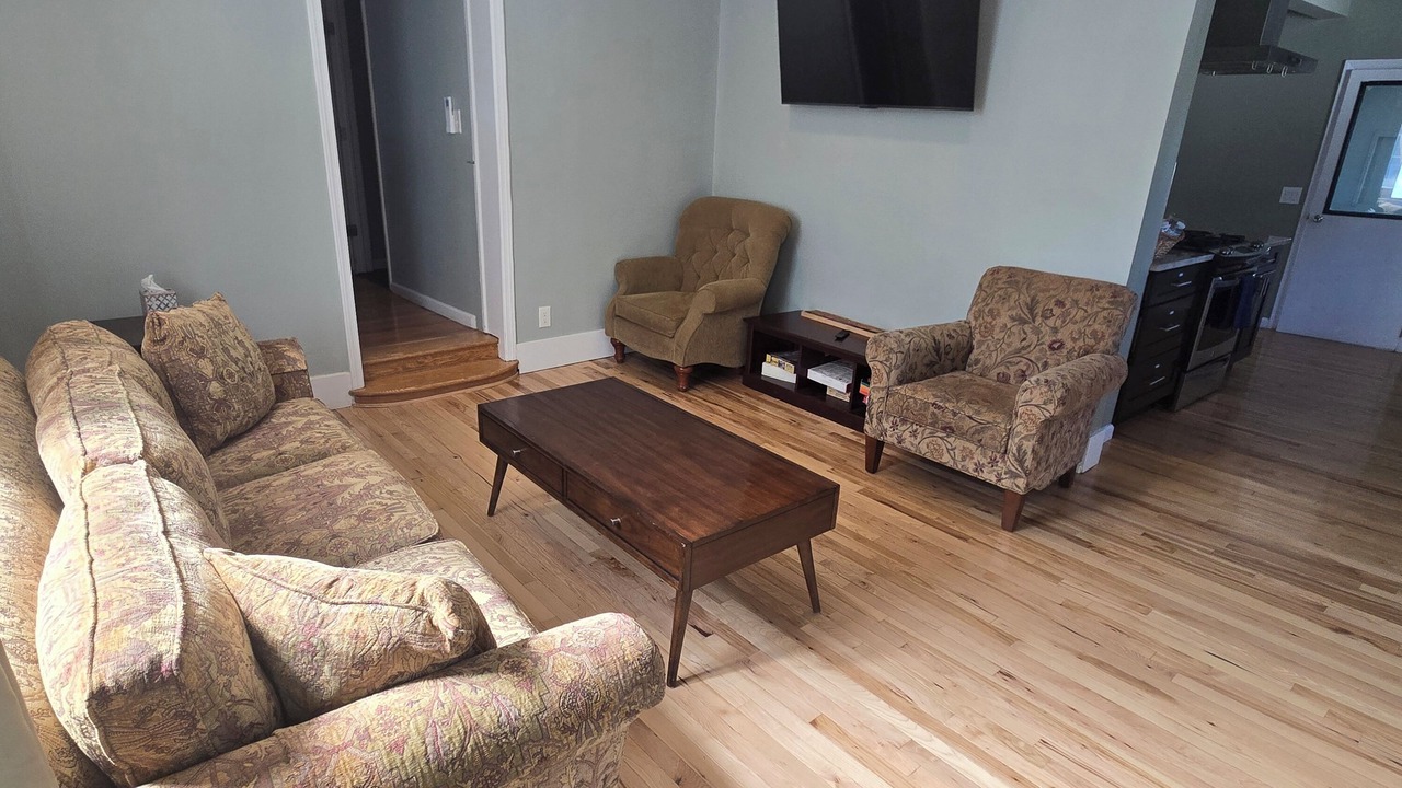 Photo of Livingroom in Teaneck