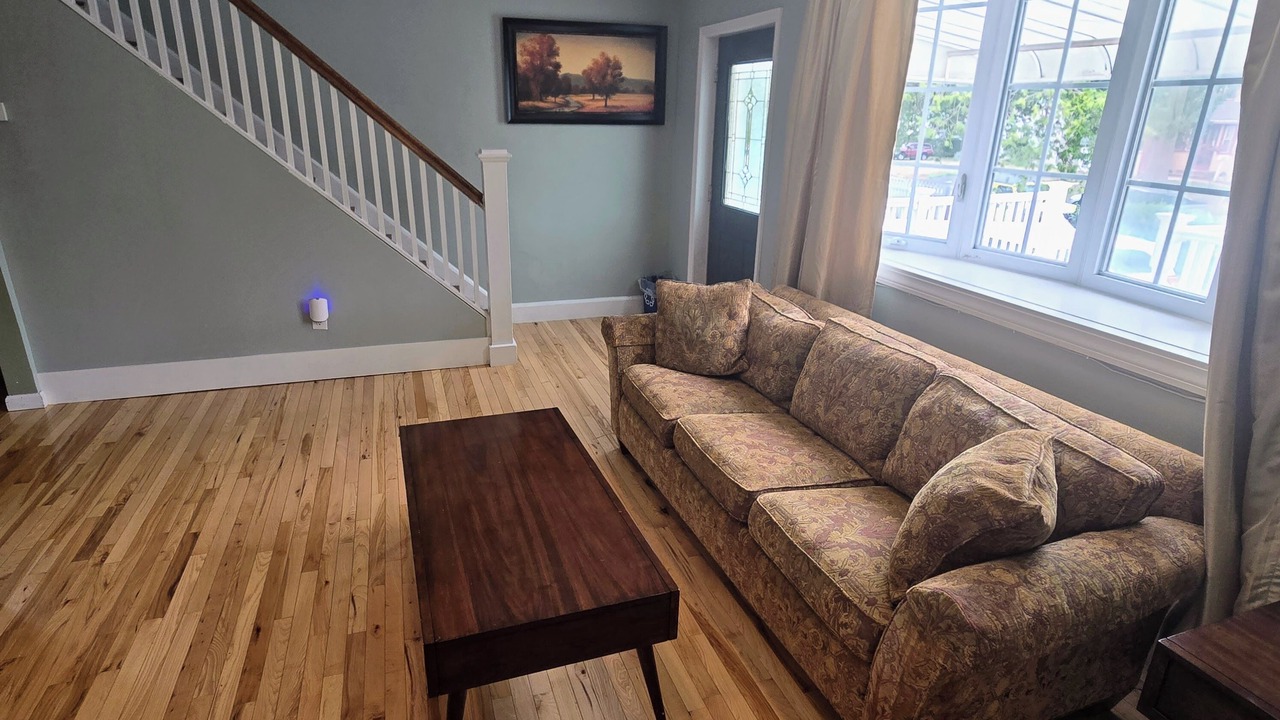 Photo of Livingroom in Teaneck