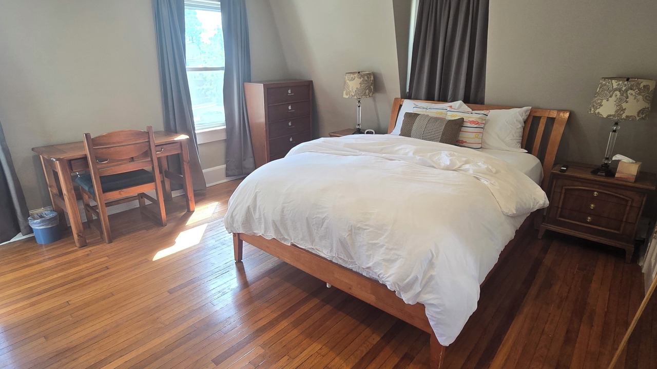 Photo of Bedroom in Teaneck